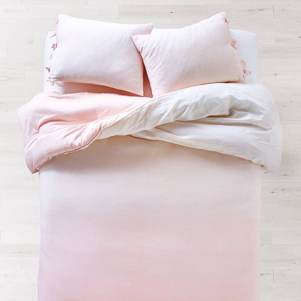 Pink ombré bed set from Dormify - best dorm bedding 2020